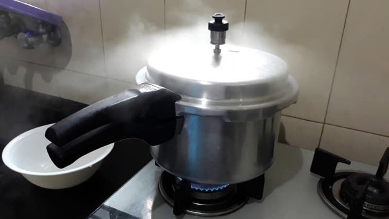 How to Cook Rice in A Pressure Cooker
