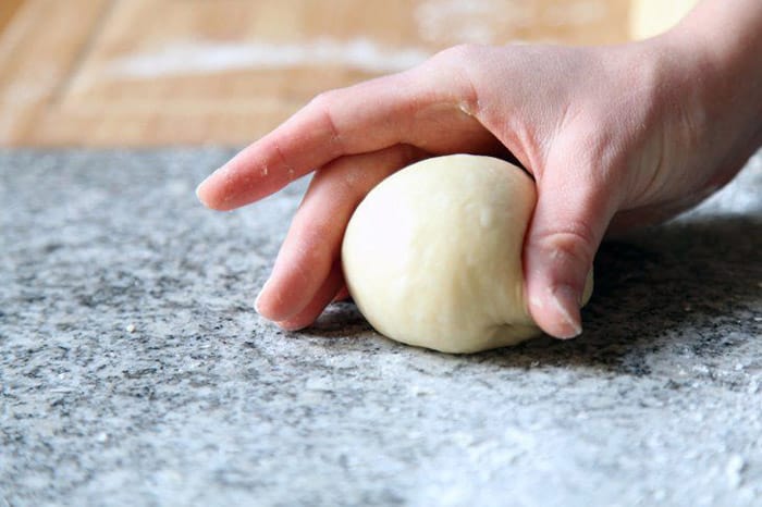 Cutting the Dough in smaller balls