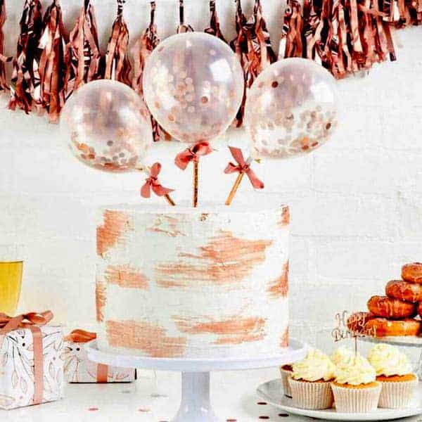 Decorate a cake with Balloons