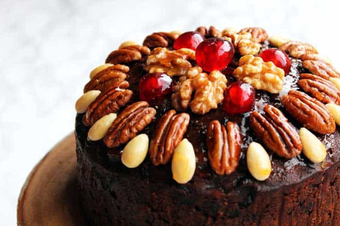 Decorate a cake with Nuts