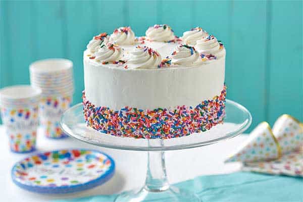 Decorate a cake with Sprinkles
