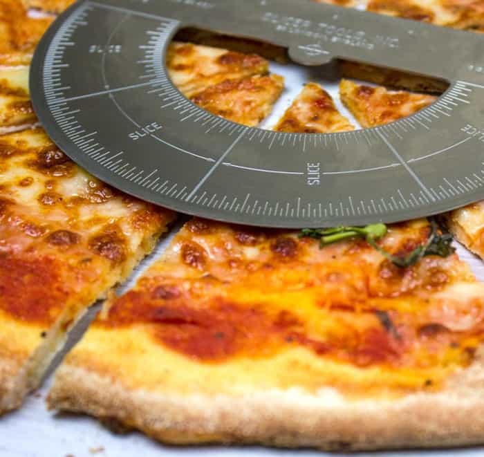 Cut a pizza into 6 slices Using a pizza protractor