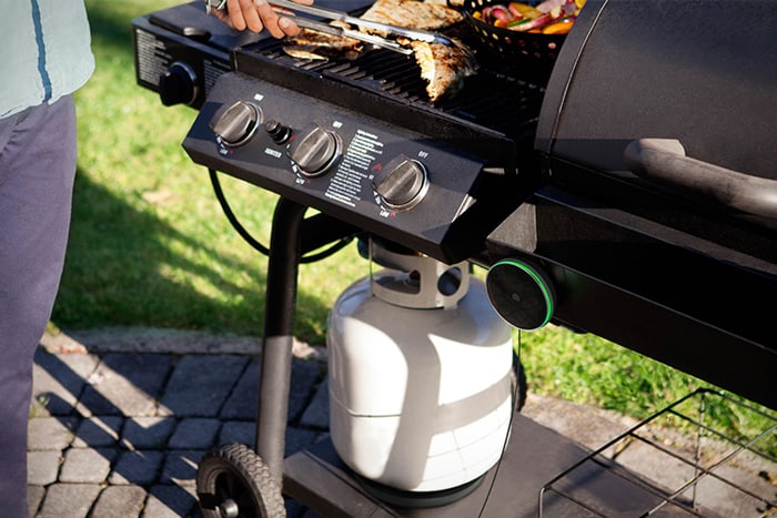 How do you install a propane tank on a grill