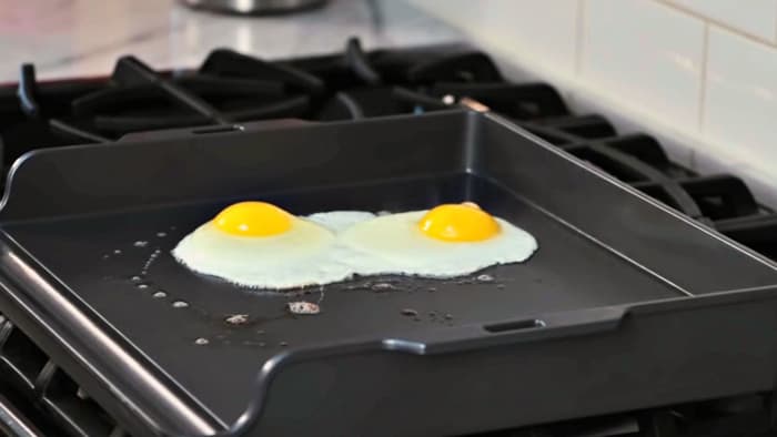 Eggs on a griddle temperature
