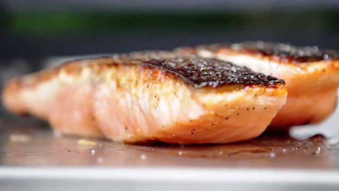 How do you cook salmon on griddle