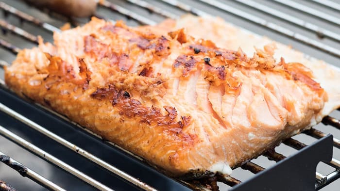 cook salmon on grill